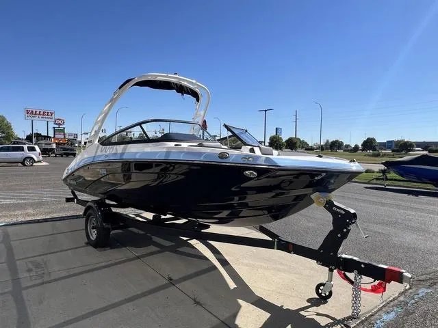 Slide: The Image of Yamaha 195S 2025 - 5