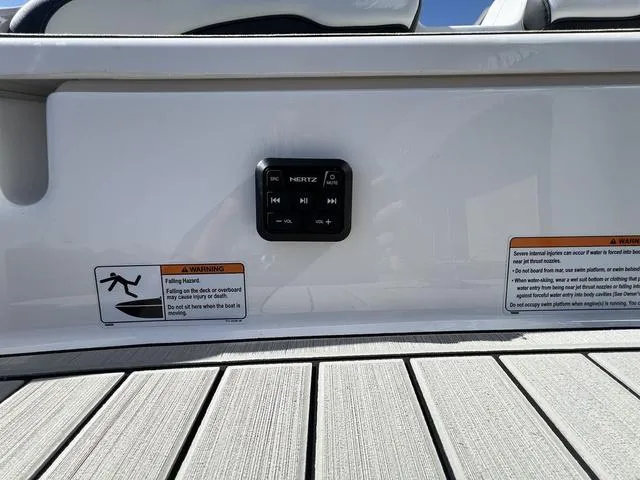 Slide: The Image of Yamaha 195S 2025 - 8