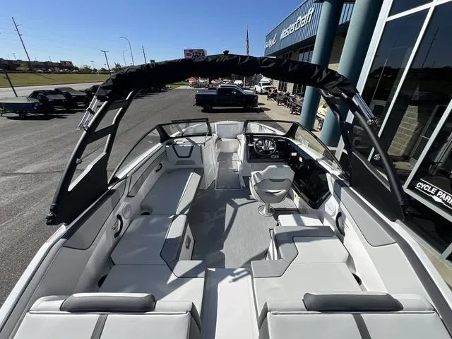 Slide: The Image of Yamaha AR220 2025 - 10