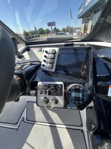 Slide: The Image of Yamaha AR220 2025 - 18