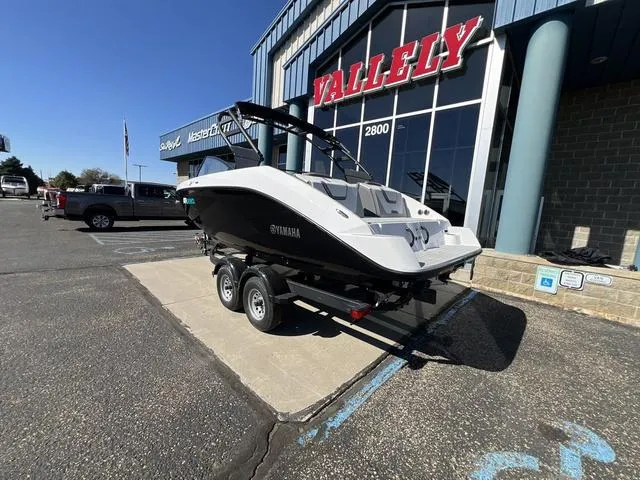 Slide: The Image of Yamaha AR220 2025 - 8