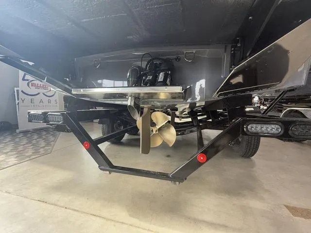 Slide: The Image of MasterCraft XT22 2025 - 12