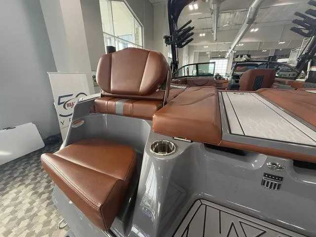 Slide: The Image of MasterCraft XT22 2025 - 14