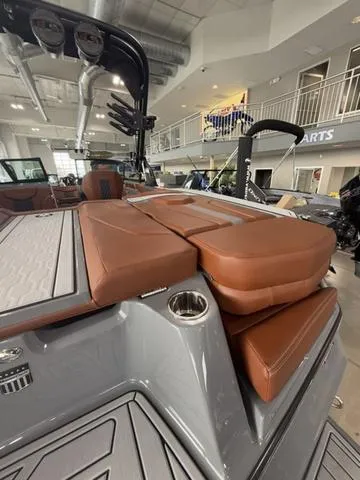 Slide: The Image of MasterCraft XT22 2025 - 17