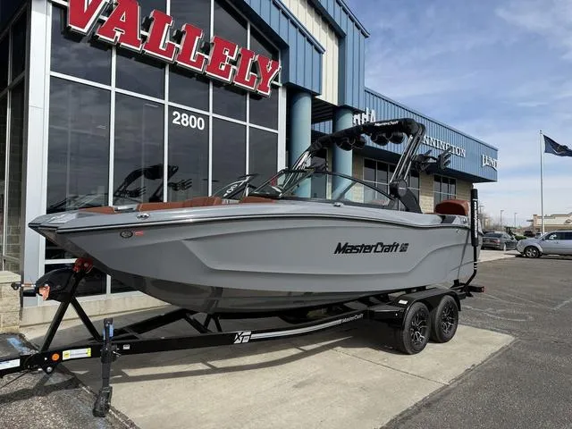 Slide: The Image of MasterCraft XT22 2025 - 2