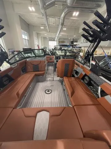 Slide: The Image of MasterCraft XT22 2025 - 20