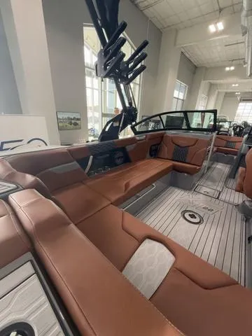 Slide: The Image of MasterCraft XT22 2025 - 21