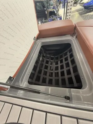 Slide: The Image of MasterCraft XT22 2025 - 30