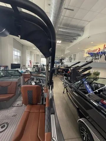 Slide: The Image of MasterCraft XT22 2025 - 31