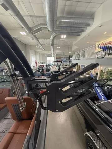 Slide: The Image of MasterCraft XT22 2025 - 32