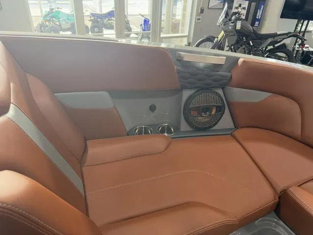 Slide: The Image of MasterCraft XT22 2025 - 50