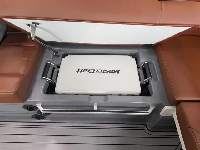 Slide: The Image of MasterCraft XT22 2025 - 53