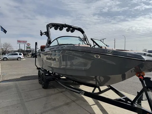 Slide: The Image of MasterCraft XT22 2025 - 6