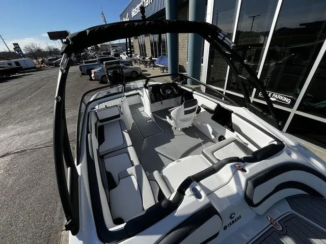 Slide: The Image of Yamaha AR195 2025 - 10