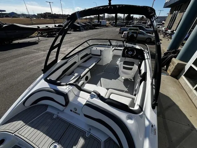 Slide: The Image of Yamaha AR195 2025 - 11