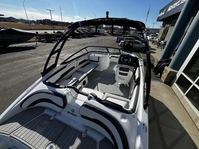 Slide: The Image of Yamaha AR195 2025 - 12