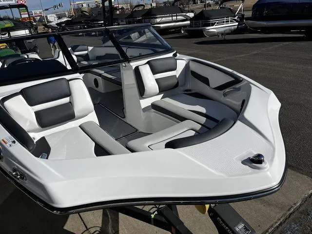 Slide: The Image of Yamaha AR195 2025 - 3