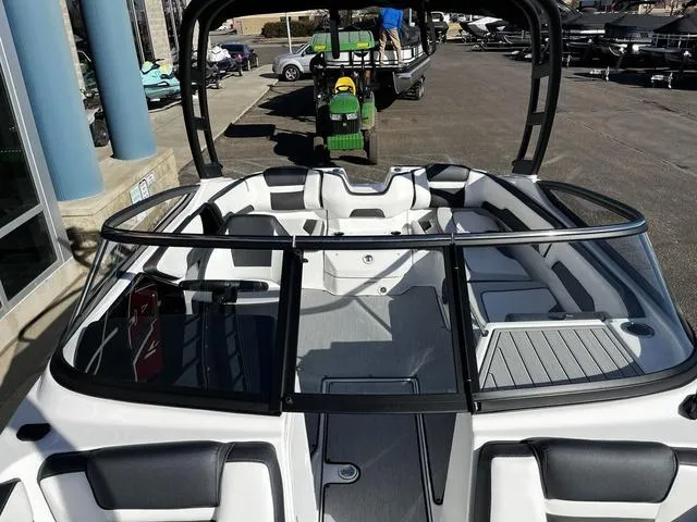 Slide: The Image of Yamaha AR195 2025 - 4