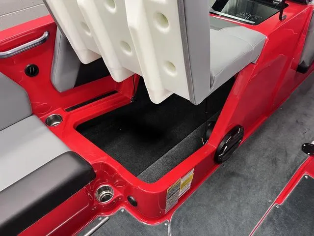 Slide: The Image of MasterCraft NXT22 2022 - 12