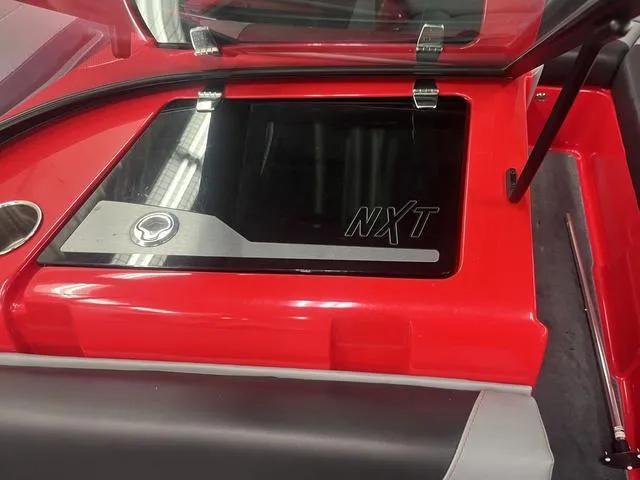 Slide: The Image of MasterCraft NXT22 2022 - 13