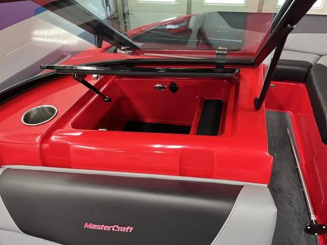 Slide: The Image of MasterCraft NXT22 2022 - 14