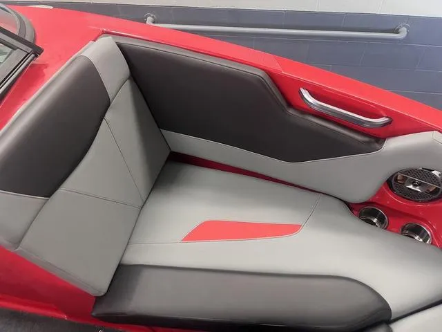 Slide: The Image of MasterCraft NXT22 2022 - 15