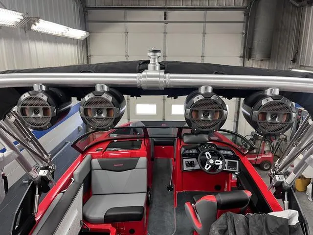 Slide: The Image of MasterCraft NXT22 2022 - 32