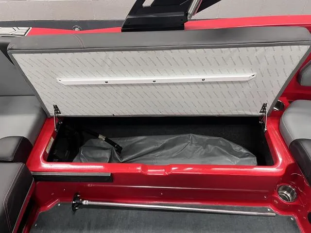 Slide: The Image of MasterCraft NXT22 2022 - 35