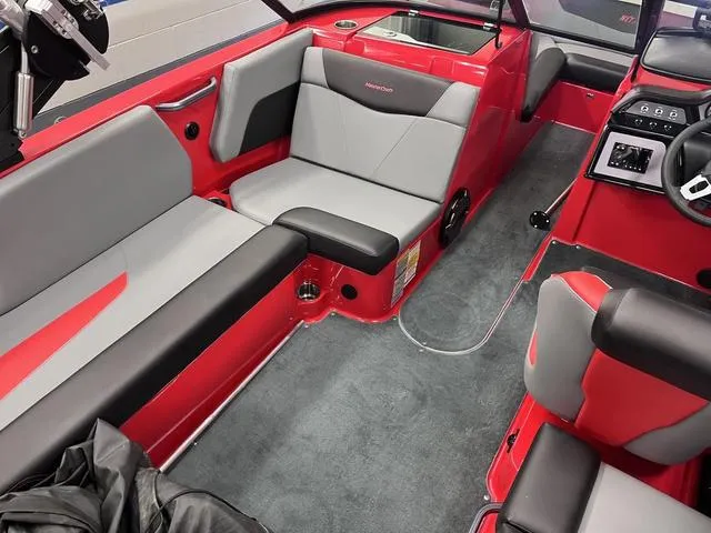 Slide: The Image of MasterCraft NXT22 2022 - 40