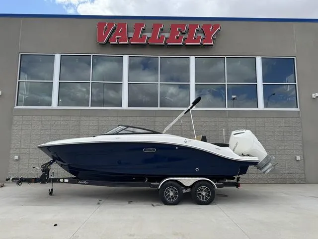 Slide: The Image of Sea Ray SPX 210 Outboard 2025 - 1