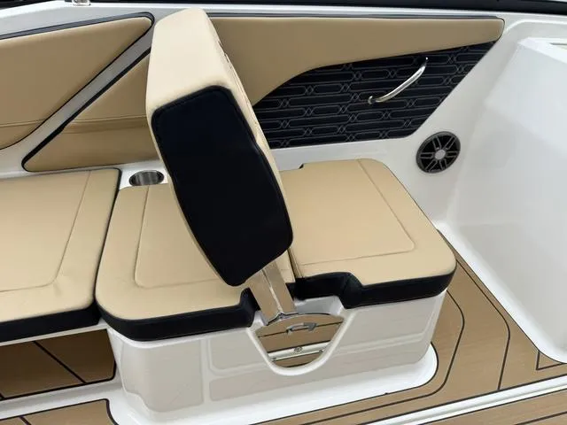 Slide: The Image of Sea Ray SPX 210 Outboard 2025 - 11