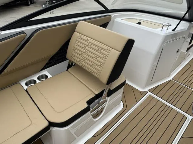 Slide: The Image of Sea Ray SPX 210 Outboard 2025 - 12