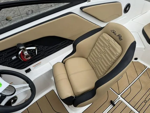 Slide: The Image of Sea Ray SPX 210 Outboard 2025 - 17