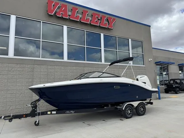 Slide: The Image of Sea Ray SPX 210 Outboard 2025 - 2