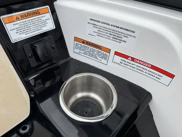 Slide: The Image of Sea Ray SPX 210 Outboard 2025 - 21