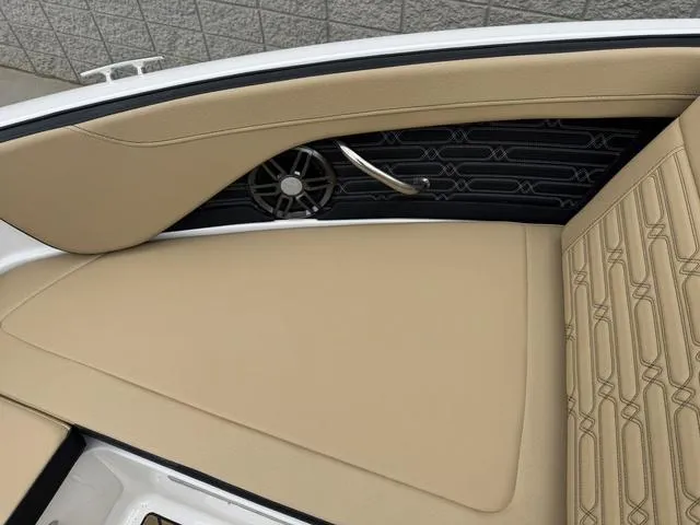 Slide: The Image of Sea Ray SPX 210 Outboard 2025 - 26