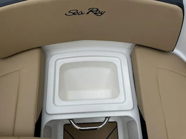 Slide: The Image of Sea Ray SPX 210 Outboard 2025 - 27