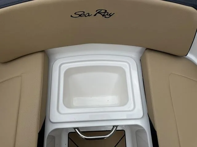 Slide: The Image of Sea Ray SPX 210 Outboard 2025 - 28
