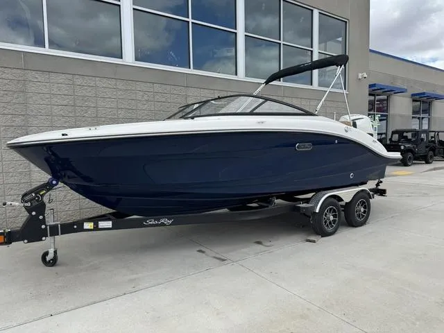 Slide: The Image of Sea Ray SPX 210 Outboard 2025 - 3