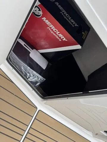 Slide: The Image of Sea Ray SPX 210 Outboard 2025 - 32