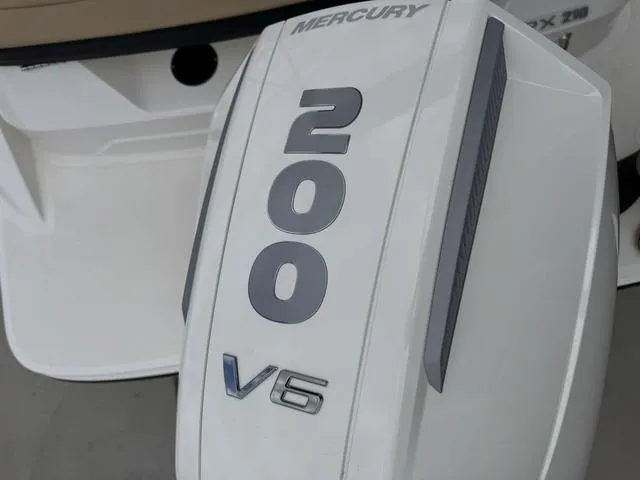 Slide: The Image of Sea Ray SPX 210 Outboard 2025 - 36