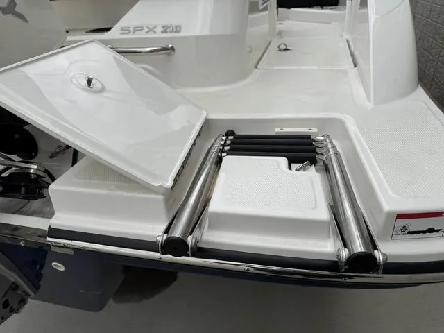 Slide: The Image of Sea Ray SPX 210 Outboard 2025 - 37