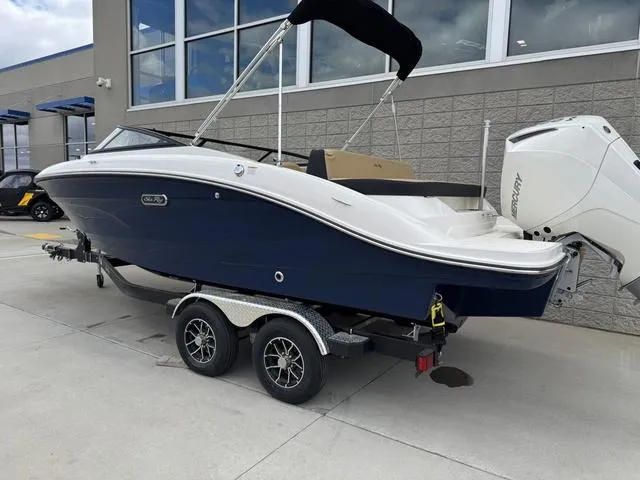 Slide: The Image of Sea Ray SPX 210 Outboard 2025 - 4