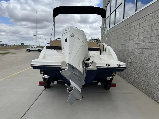 Slide: The Image of Sea Ray SPX 210 Outboard 2025 - 5