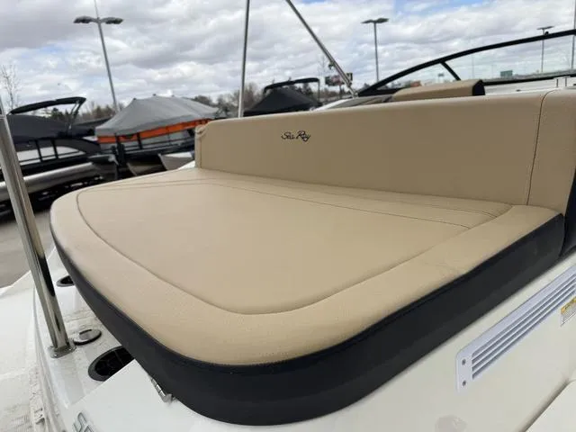 Slide: The Image of Sea Ray SPX 210 Outboard 2025 - 7