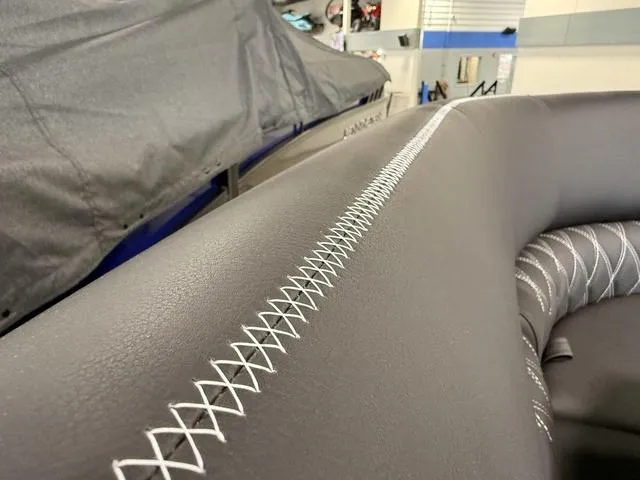 Slide: The Image of Bennington 25 QSBA ESP Custom 400HP V10 Tritoon Pontoon 2025 - 10