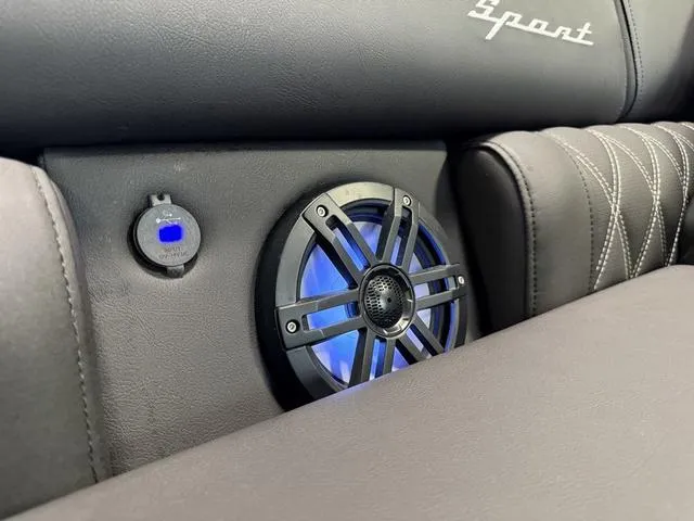 Slide: The Image of Bennington 25 QSBA ESP Custom 400HP V10 Tritoon Pontoon 2025 - 16