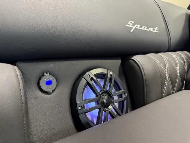 Slide: The Image of Bennington 25 QSBA ESP Custom 400HP V10 Tritoon Pontoon 2025 - 17