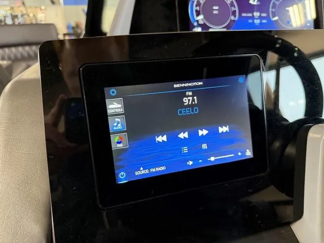 Slide: The Image of Bennington 25 QSBA ESP Custom 400HP V10 Tritoon Pontoon 2025 - 34