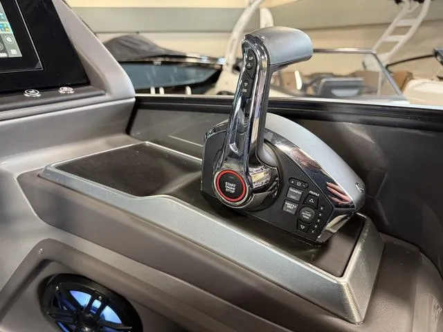 Slide: The Image of Bennington 25 QSBA ESP Custom 400HP V10 Tritoon Pontoon 2025 - 38